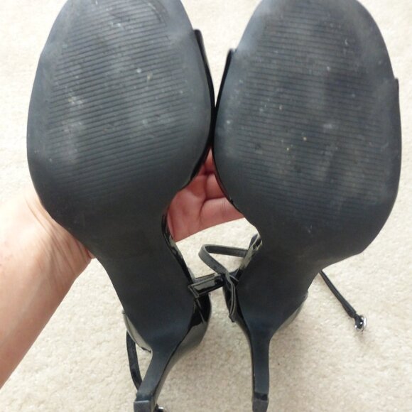 FOREVER 21 black patent classic thick single strap heels - Picture 9 of 9